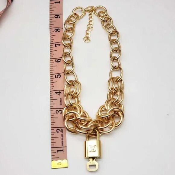 100% Auth Louis Vuitton Lock & Key with Unbranded Gold Plated Chain Necklace - Picture 4 of 9